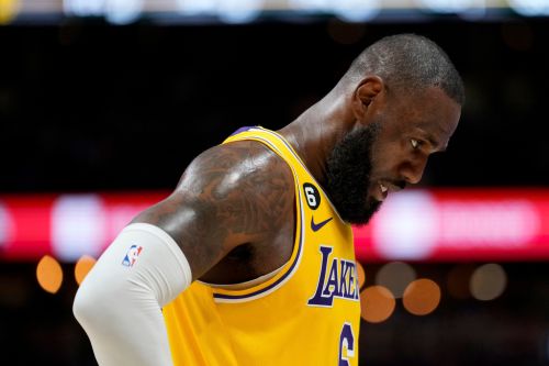 NBA／Lebron James退休傳聞解密！右腳肌腱幾乎撕裂、精神受影響
