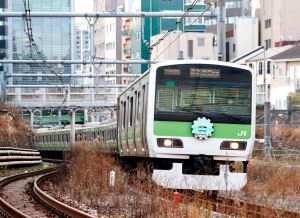 日本電車隨機傷人層出不窮　業者引進AI強化監控
